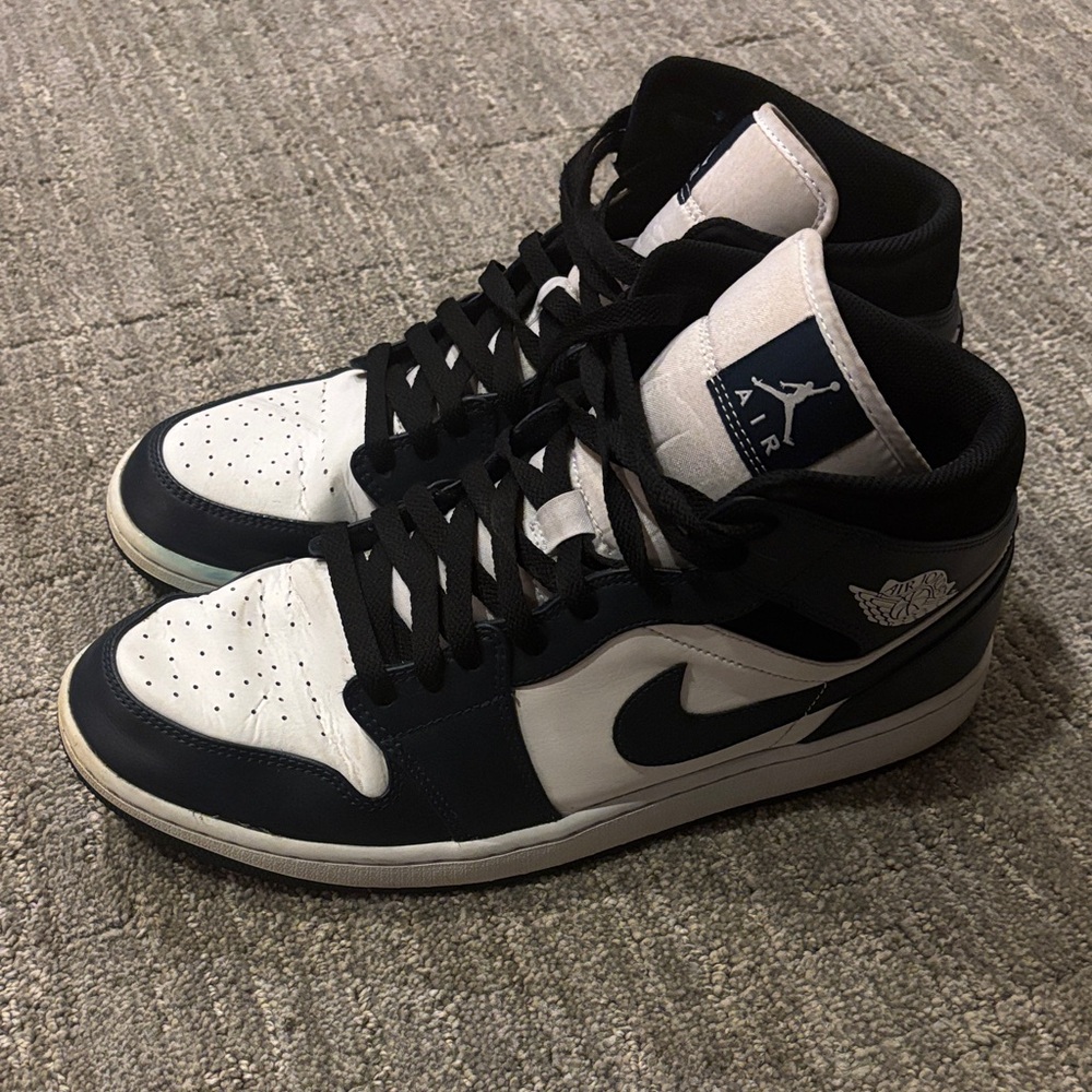 Jordan 1 Mid
Armory Navy